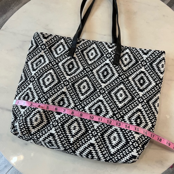 Joe Boxer Women’s Printed Tote Bag. - Picture 7 of 9